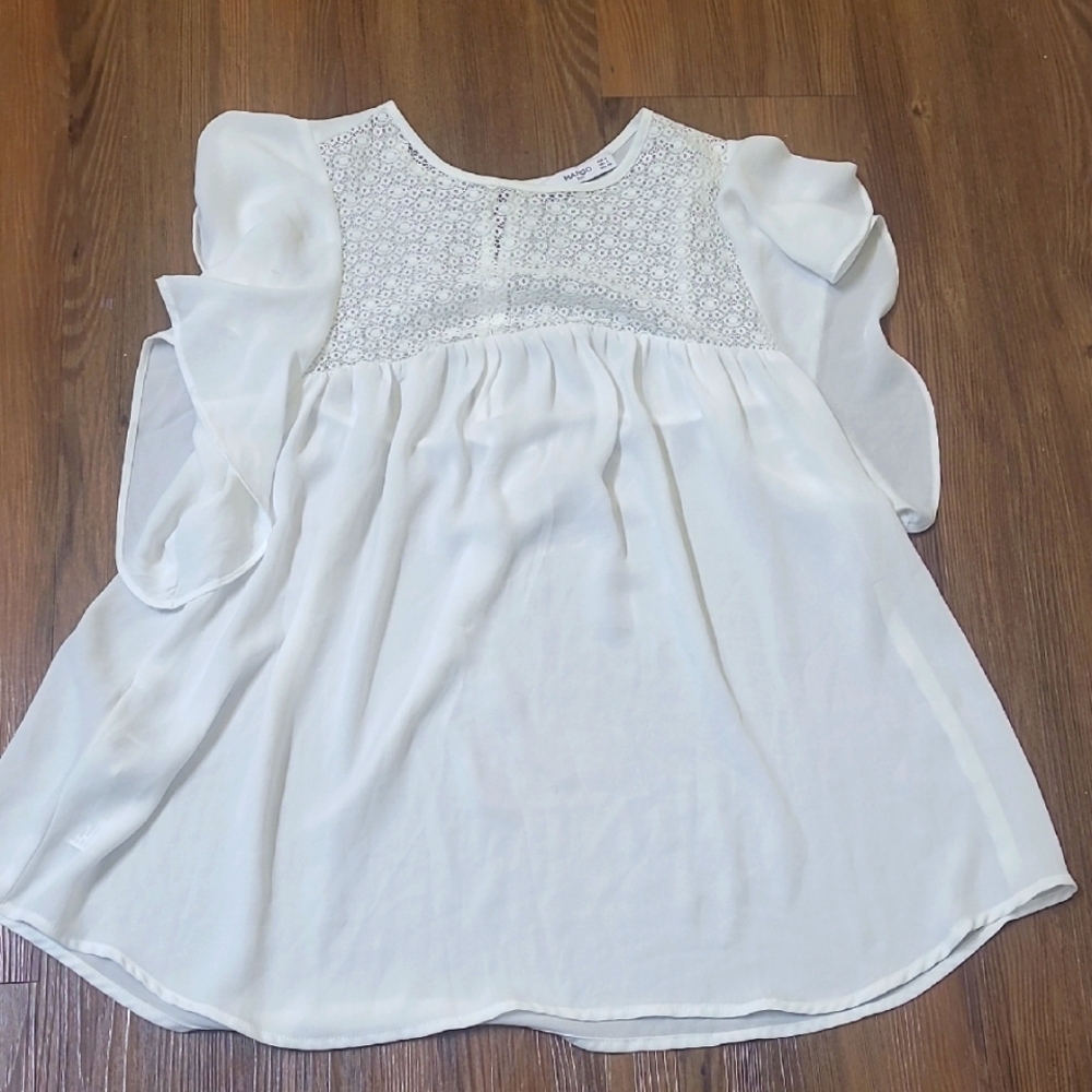 Mango women' sWhite Blouse with Ruffle Sleeves‎ used good condition